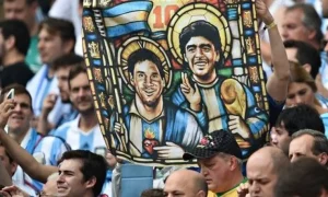 messi e Maradona santini