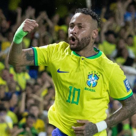 Neymar soco no ar recorde Pelé