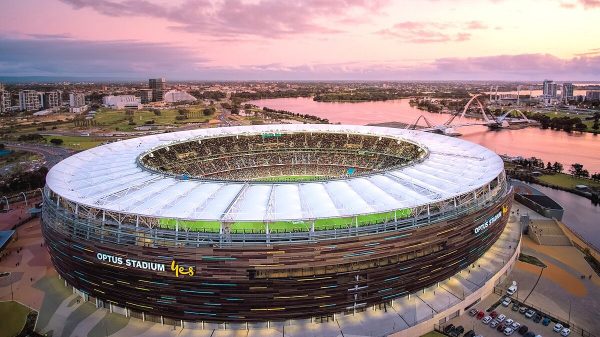 UEFA rinvia la decisione su Milan-Como a Perth: opportunità o tradizione violata?